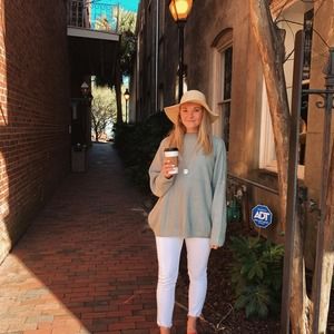 Meet your Posher, Claire